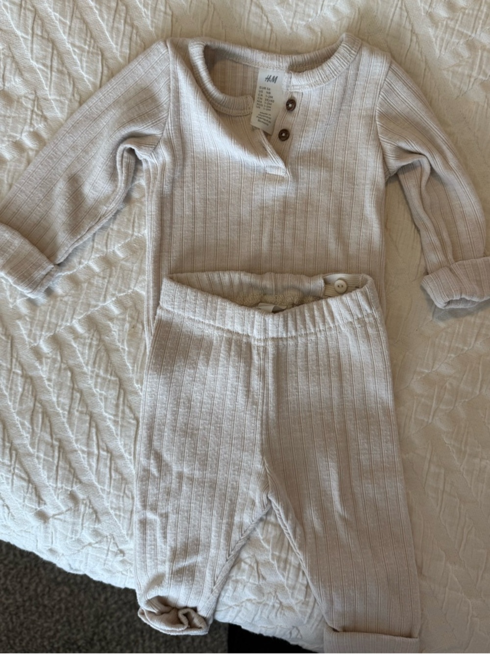 H&M Neutral Ribbed Baby Two-Piece Set - Cream- Newborn Gender Neutral outfit